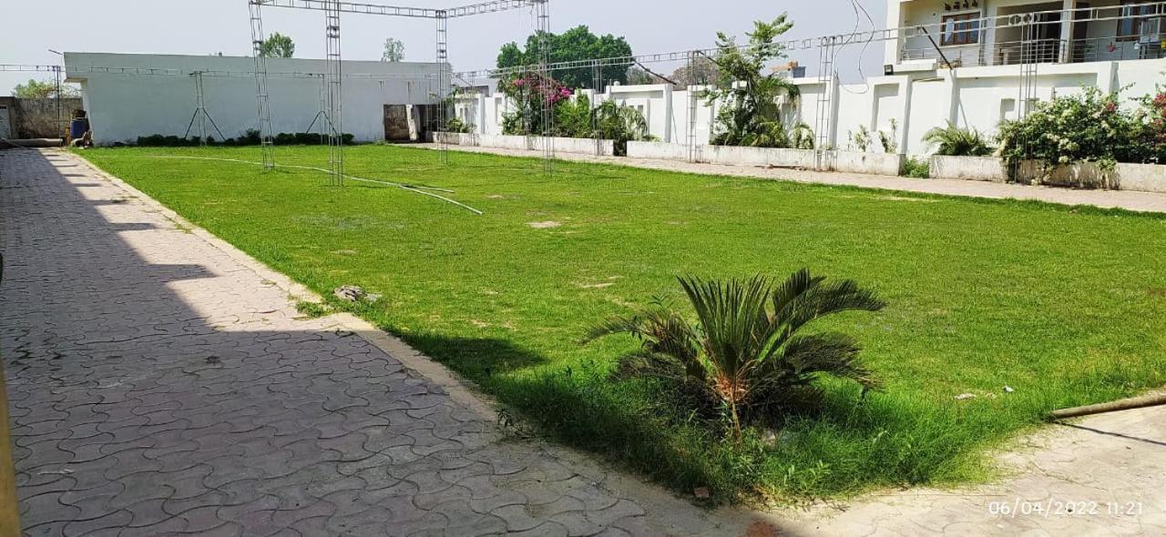 Bhagwan Hotel Gonda Exterior photo