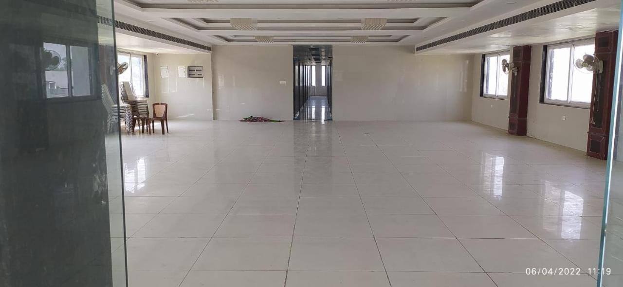 Bhagwan Hotel Gonda Exterior photo