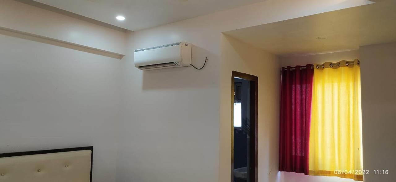 Bhagwan Hotel Gonda Exterior photo